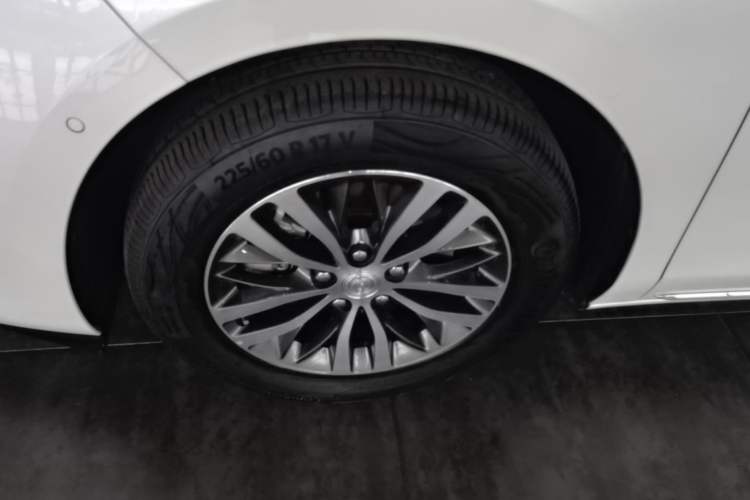 Used Buick GL8 2023 ES Lu Zun Deluxe Model Left Front Wheel Hub