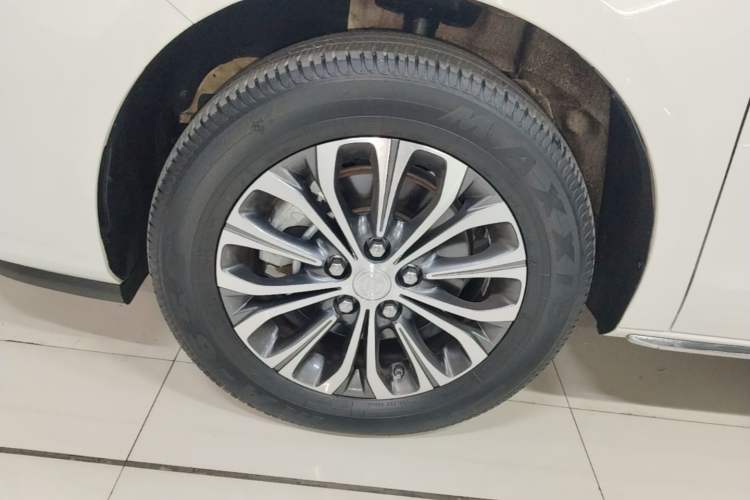 Used Buick GL8 2023 Facelifted Land Cruiser Executive Luxury Version Left Front Wheel Hub