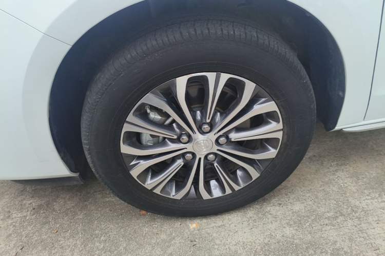 Used Buick GL8 2023 Land Executive Class Comfort Model Left Front Wheel Hub