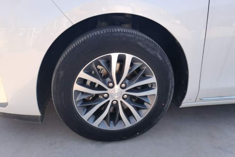Used Buick GL8 2023 ES Lu Zun Comfort Model Left Front Wheel Hub