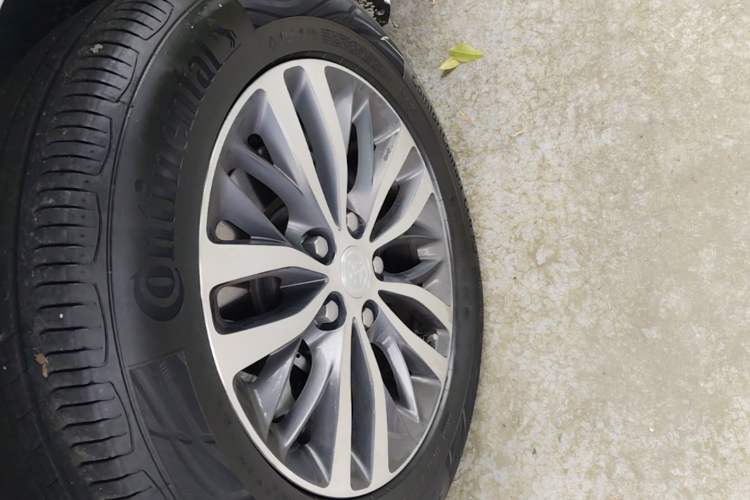 Used Buick GL8 2023 ES Lu Zun Deluxe Model Left Front Wheel Hub