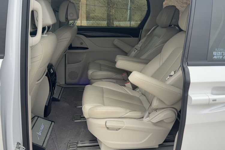 Used Buick GL8 2023 ES Lu Zun Comfort Model Left Rear Seat