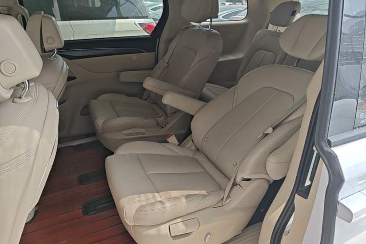 Used Buick GL8 2023 ES Lu Zun Deluxe Model Left Rear Seat