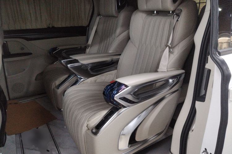 Used Buick GL8 2023 ES Lu Zun Comfort Model Left Rear Seat