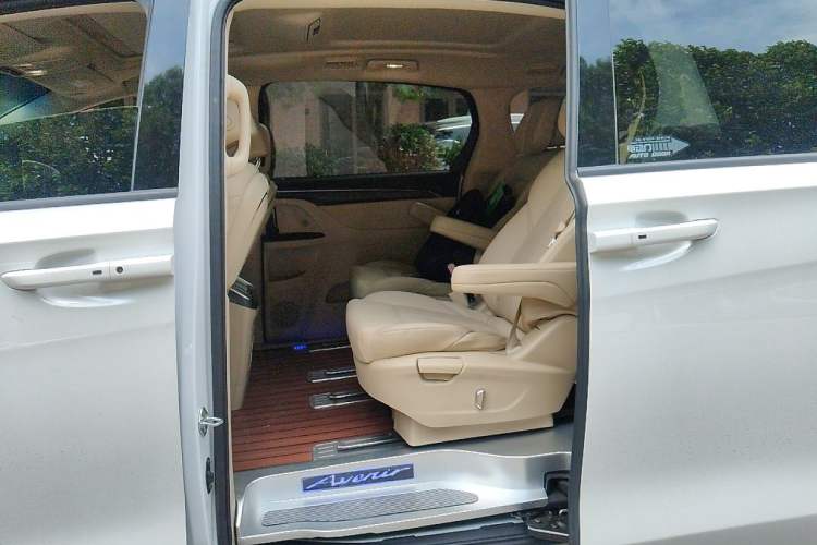 Used Buick GL8 2023 ES Lu Zun Deluxe Model Left Rear Seat