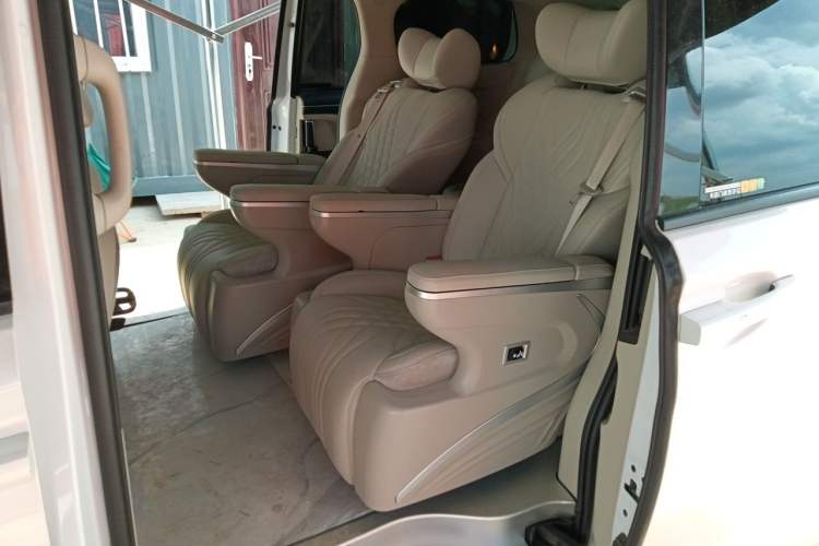 Used Buick GL8 2023 ES Lu Zun Comfort Model Left Rear Seat
