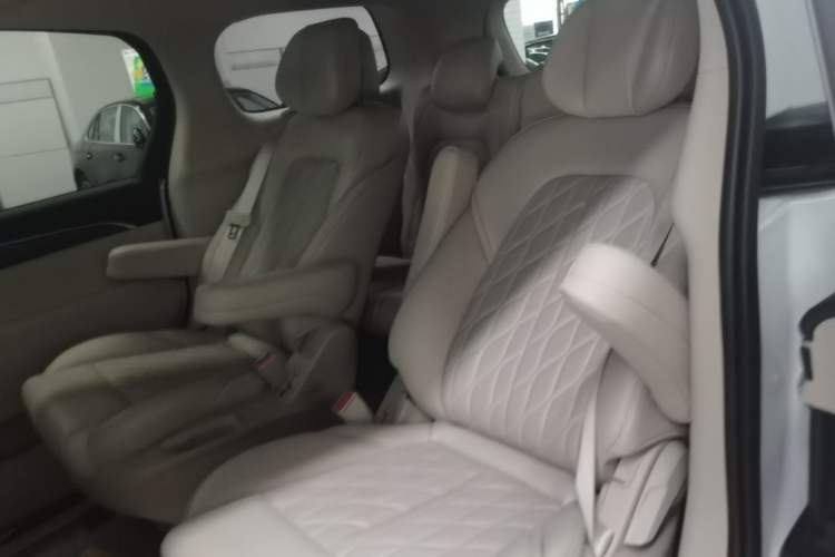 Used Buick GL8 2023 ES Lu Zun Comfort Model Left Rear Seat