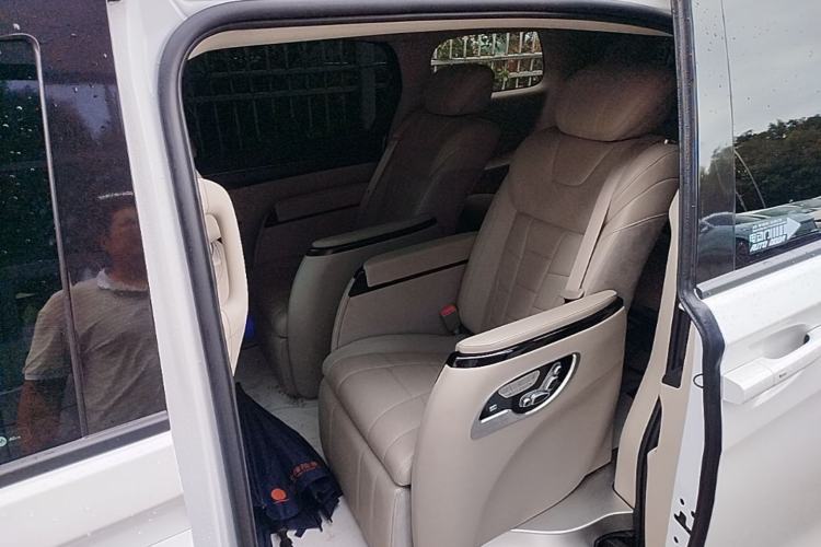 Used Buick GL8 2023 ES Lu Zun Comfort Model Left Rear Seat