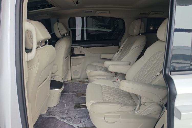 Used Buick GL8 2023 ES Lu Zun Comfort Model Left Rear Seat