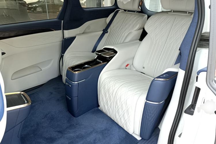 Used Buick GL8 2023 Avenir Avia Four-Seat Prestige Edition Left Rear Seat