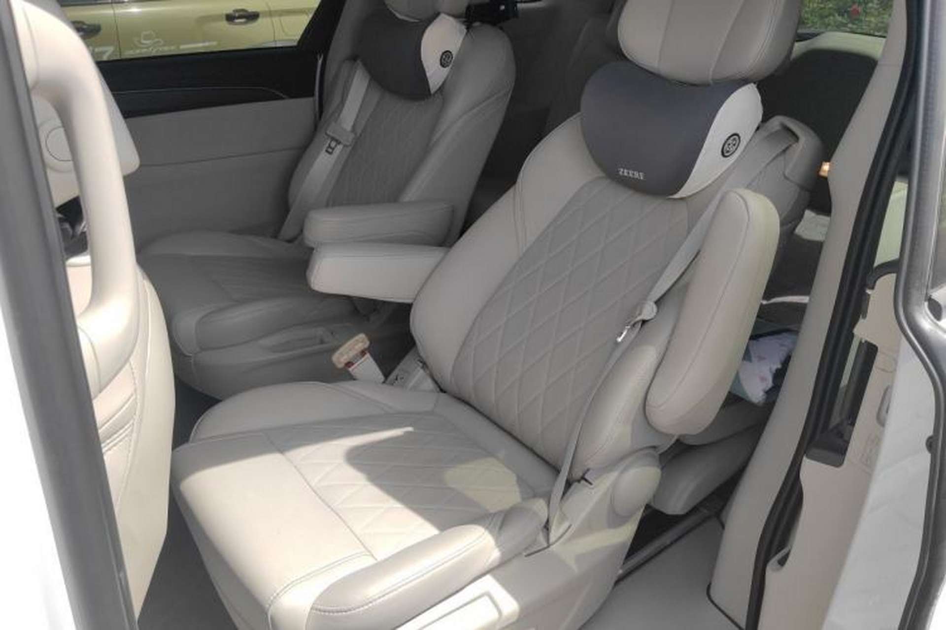 Used Buick GL8 2023 ES Lu Zun Comfort Model Left Rear Seat