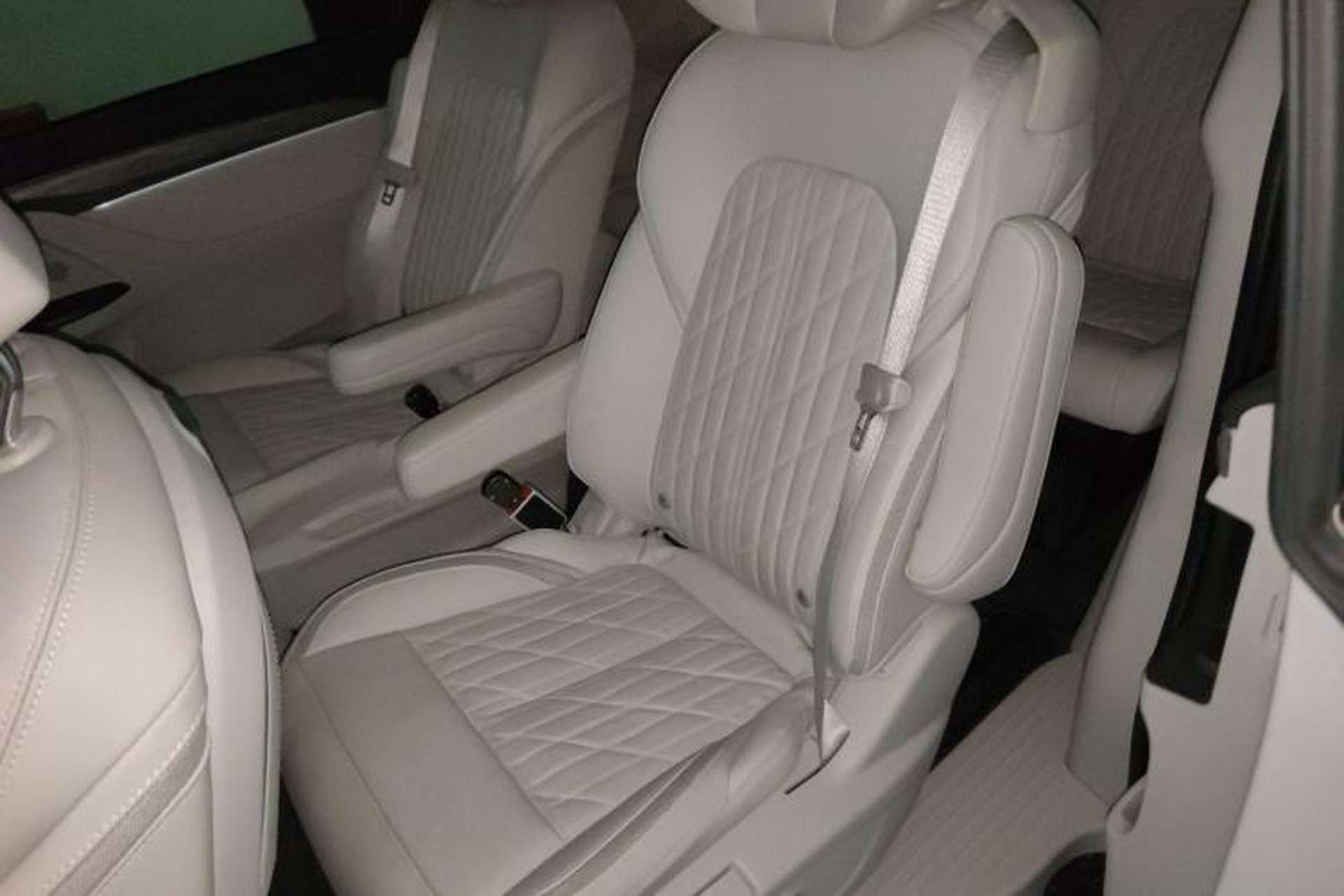 Used Buick GL8 2023 ES Lu Zun Luxury Model Left Rear Seat