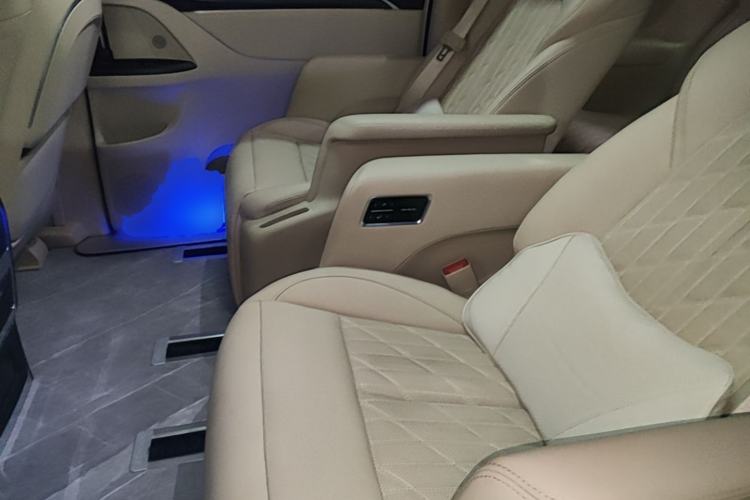Used Buick GL8 2023 ES Lu Zun Luxury Edition and Yue Version Left Rear Seat