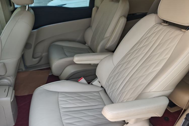 Used Buick GL8 2023 Facelifted Land Cruiser Executive Luxury Version Left Rear Seat