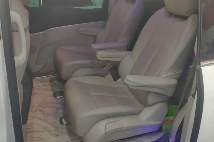 Used Buick GL8 2023 Land Executive Class Comfort Model Left Rear Seat