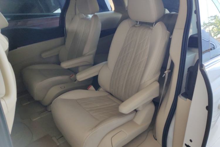 Used Buick GL8 2023 Land Executive Class Deluxe Model Left Rear Seat