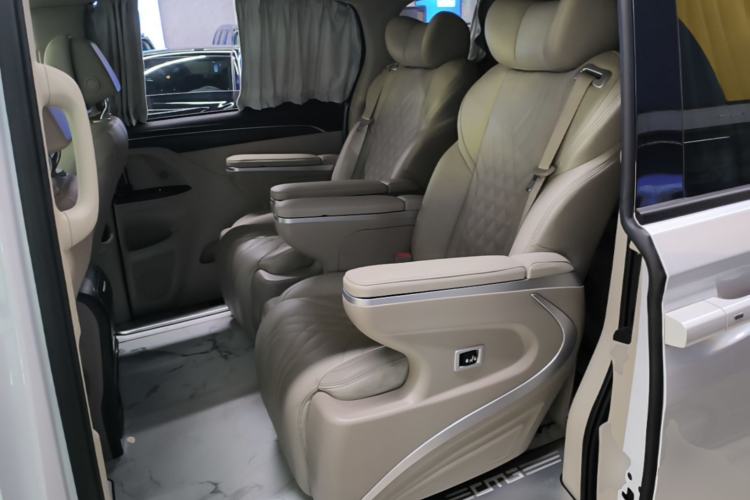 Used Buick GL8 2023 ES Lu Zun Comfort Model Left Rear Seat