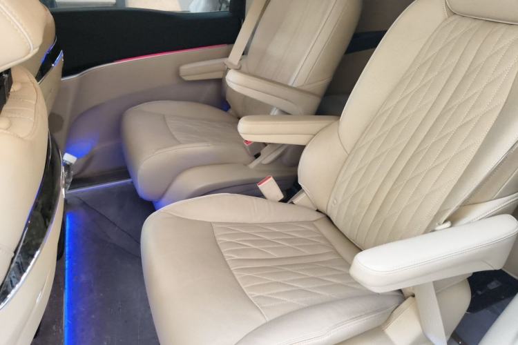 Used Buick GL8 2023 Facelifted Land Cruiser Executive Luxury Version Left Rear Seat