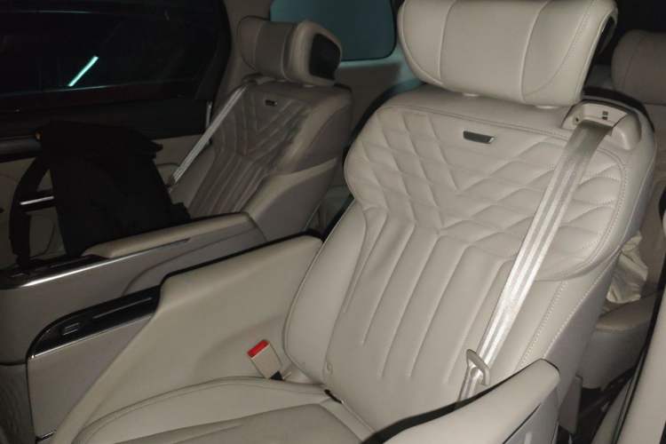 Used Buick GL8 2023 ES Lu Zun Comfort Model Left Rear Seat