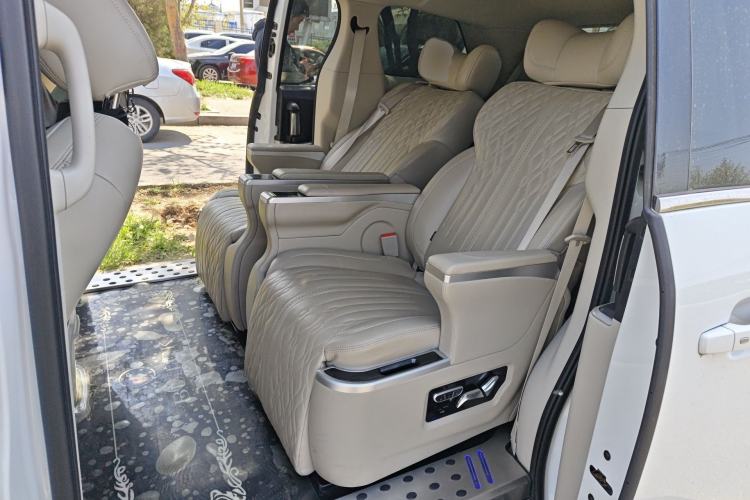 Used Buick GL8 2023 Land Executive Class Smart Enjoyment Model Left Rear Seat