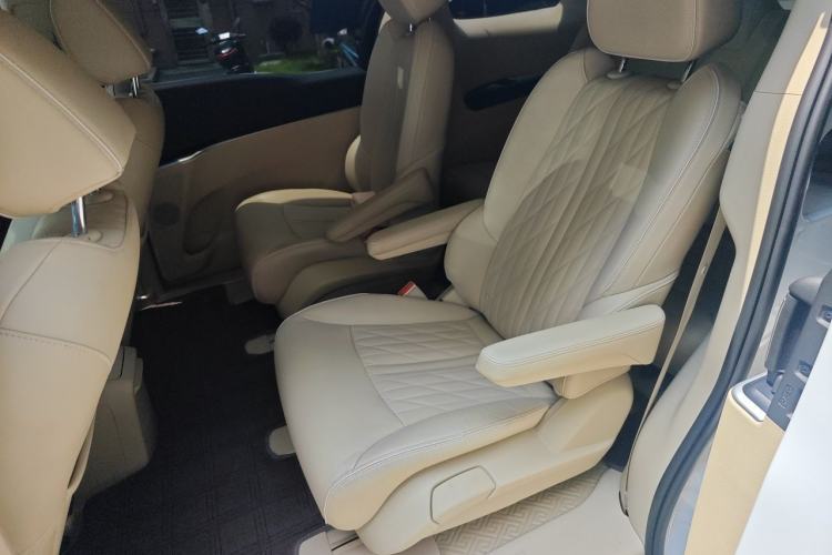 Used Buick GL8 2023 Facelifted Land Cruiser Executive Luxury Version Left Rear Seat