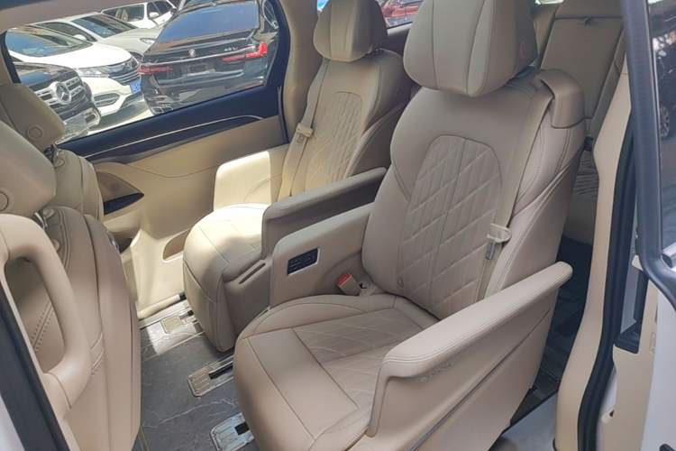Used Buick GL8 2023 ES Lu Zun Flagship Model Left Rear Seat