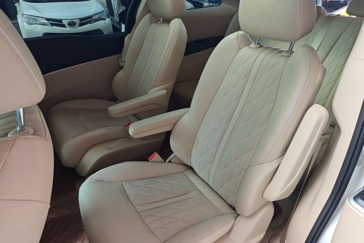 Used Buick GL8 2023 Land Executive Class Deluxe Model Left Rear Seat