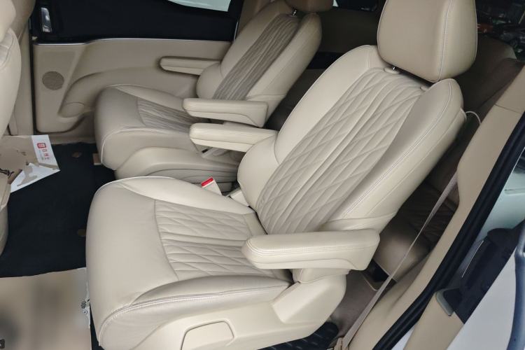Used Buick GL8 2023 Facelifted Land Cruiser Executive Luxury Version Left Rear Seat