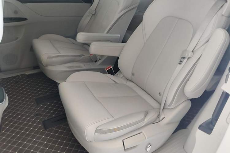 Used Buick GL8 2023 ES Lu Zun Deluxe and Yue Edition Left Rear Seat