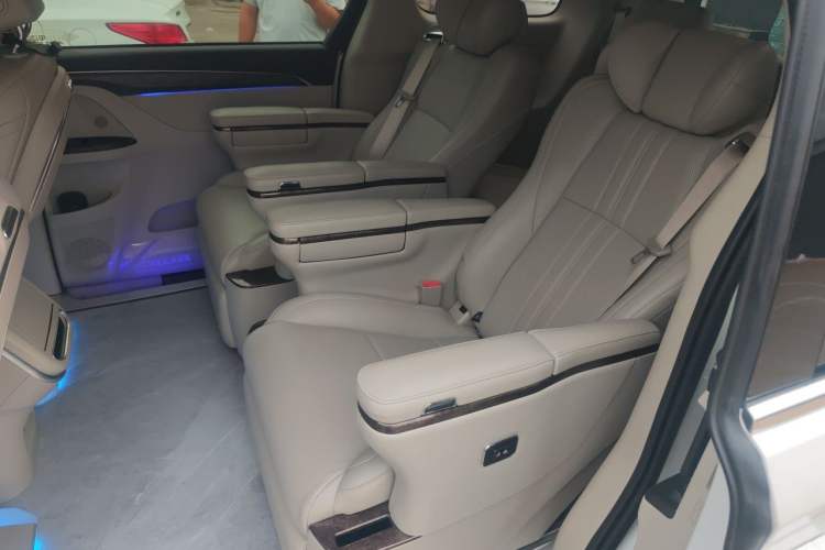 Used Buick GL8 2023 ES Lu Zun Comfort Model Left Rear Seat