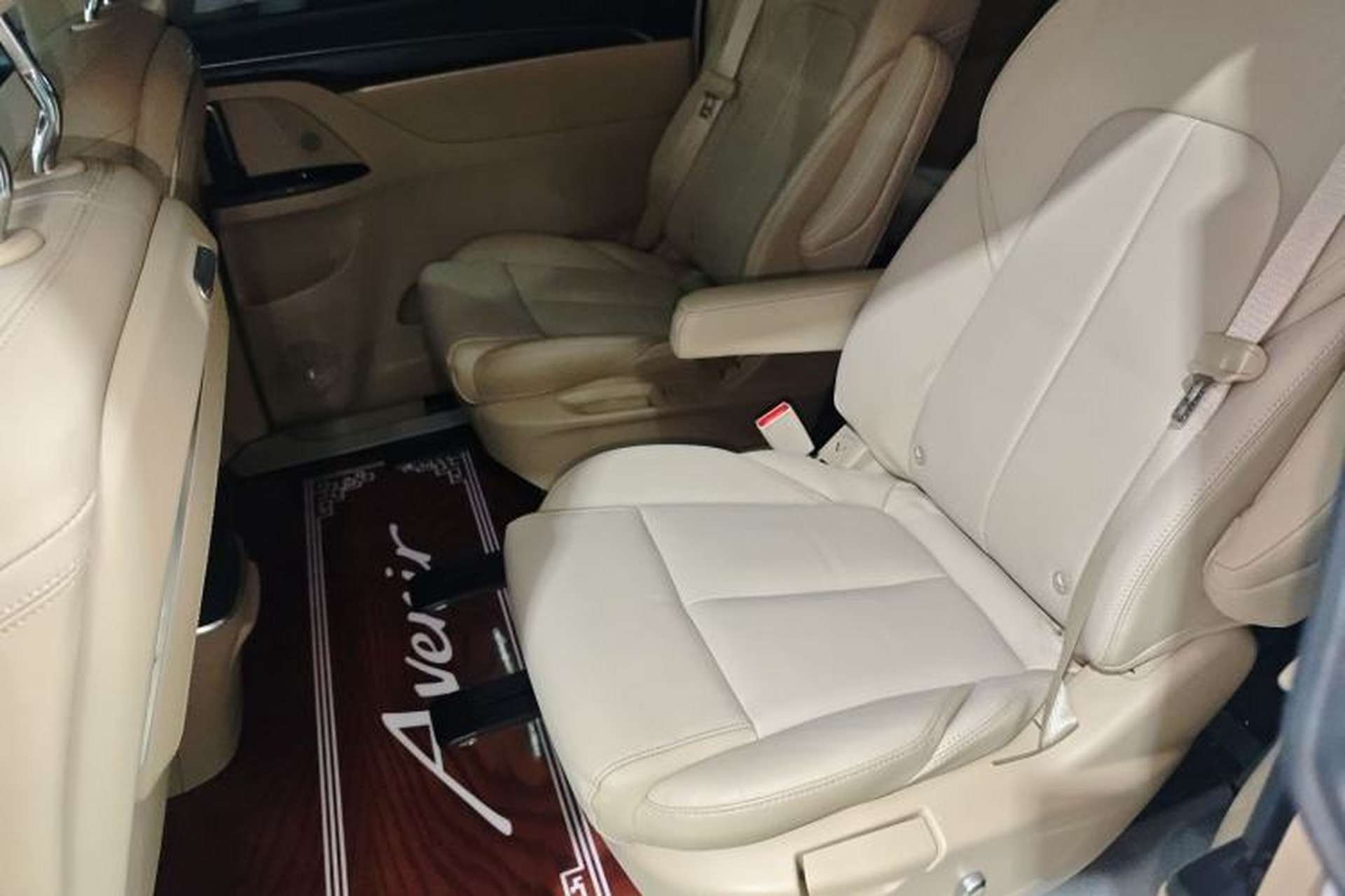 Used Buick GL8 2023 ES Lu Zun Deluxe Model Left Rear Seat