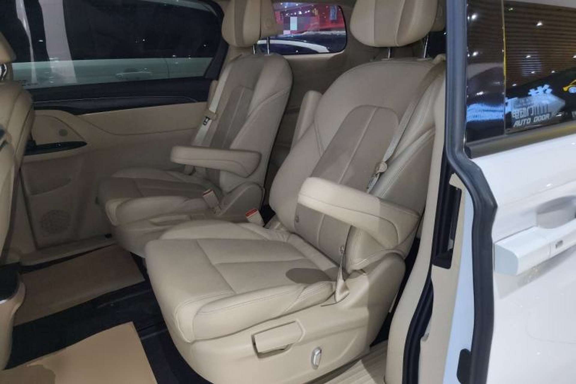 Used Buick GL8 2023 ES Lu Zun Deluxe Model Left Rear Seat