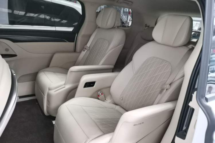 Used Buick GL8 2023 ES Lu Zun Luxury Model Left Rear Seat