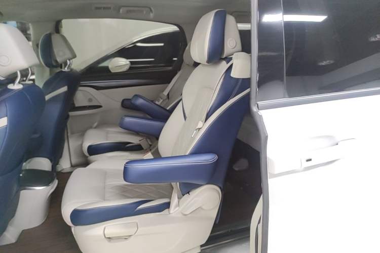 Used Buick GL8 2023 ES Lu Zun Comfort Model Left Rear Seat