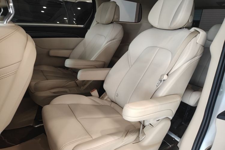 Used Buick GL8 2023 ES Lu Zun Deluxe Model Left Rear Seat