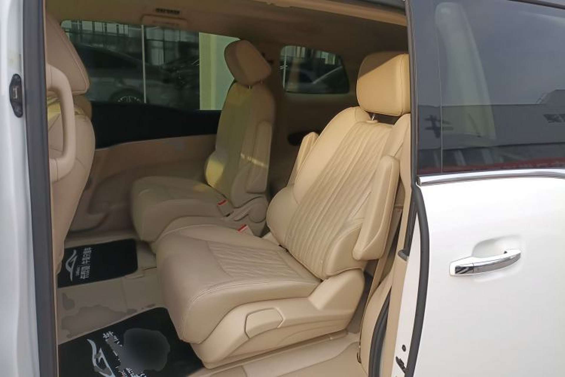 Used Buick GL8 2023 Facelifted Land Cruiser Executive Luxury Version Left Rear Seat