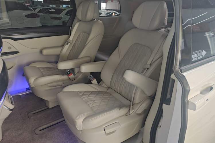 Used Buick GL8 2023 ES Lu Zun Comfort Model Left Rear Seat