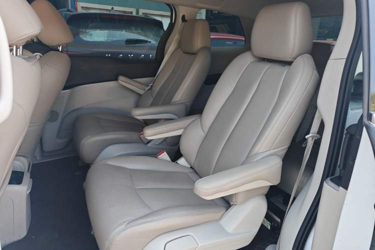 Used Buick GL8 2023 Land Executive Class Comfort Model Left Rear Seat