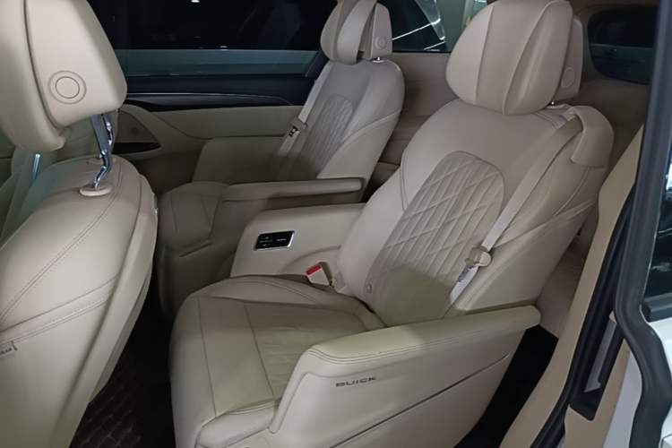 Used Buick GL8 2023 ES Lu Zun Luxury Model Left Rear Seat