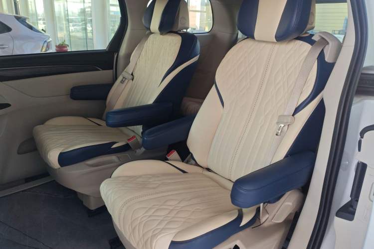 Used Buick GL8 2023 ES Lu Zun Comfort Model Left Rear Seat