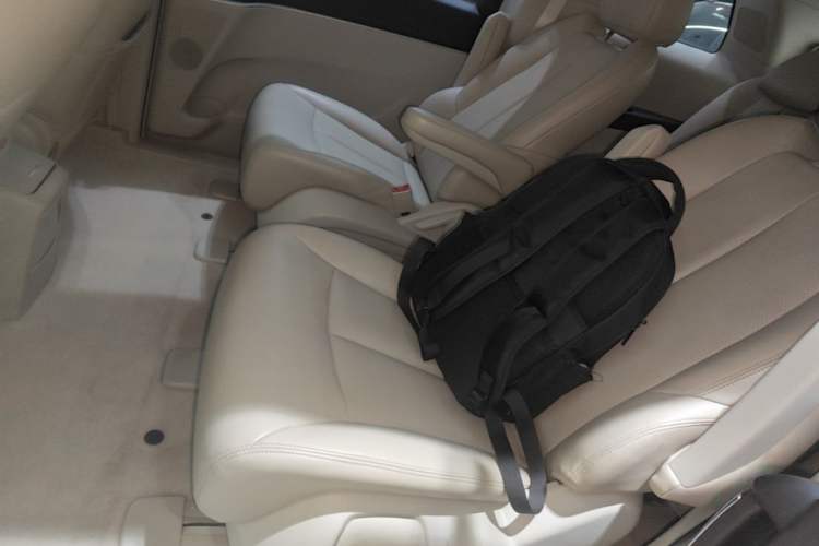 Used Buick GL8 2023 Land Executive Class Comfort Model Left Rear Seat