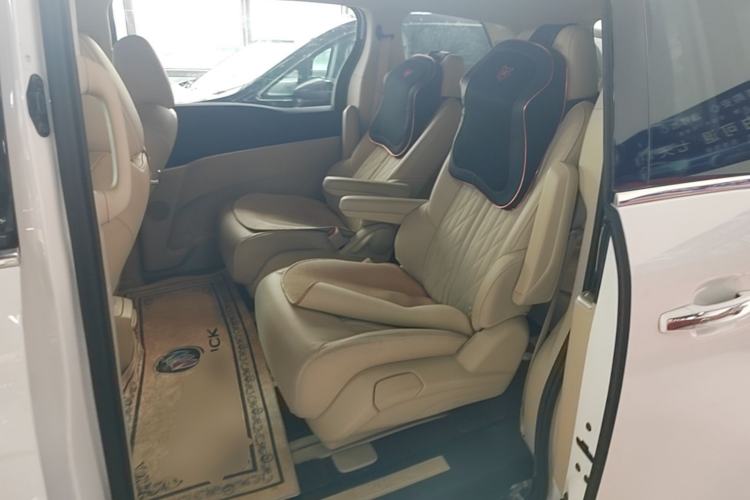 Used Buick GL8 2023 Facelifted Land Cruiser Executive Luxury Version Left Rear Seat