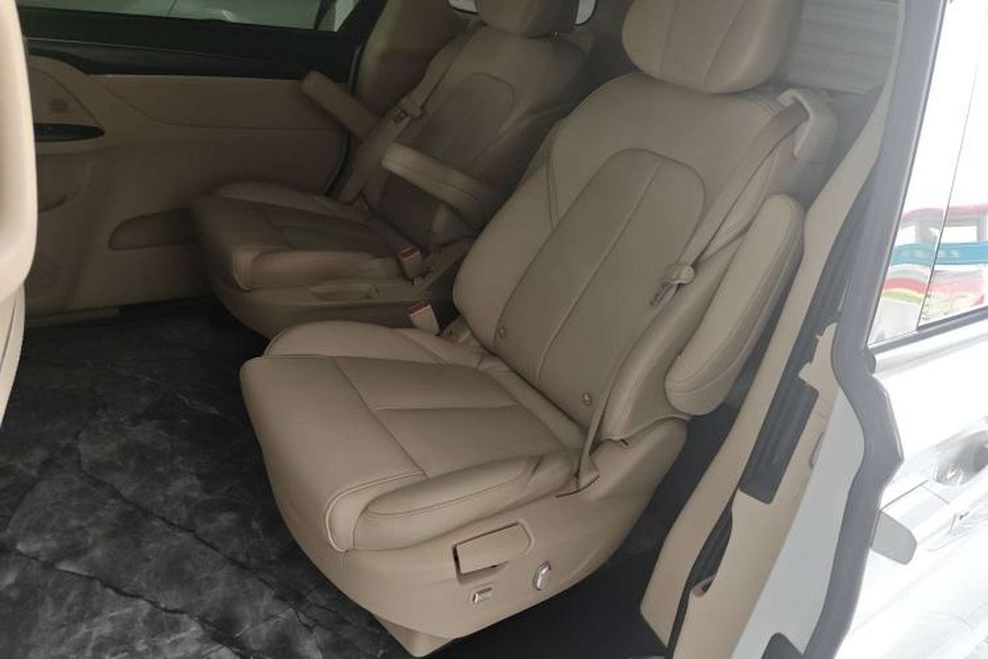 Used Buick GL8 2023 ES Lu Zun Deluxe Model Left Rear Seat
