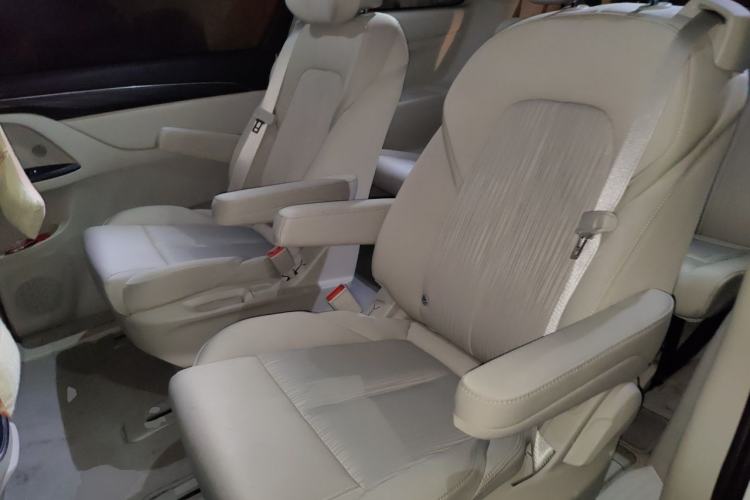 Used Buick GL8 2023 ES Lu Zun Comfort Model Left Rear Seat