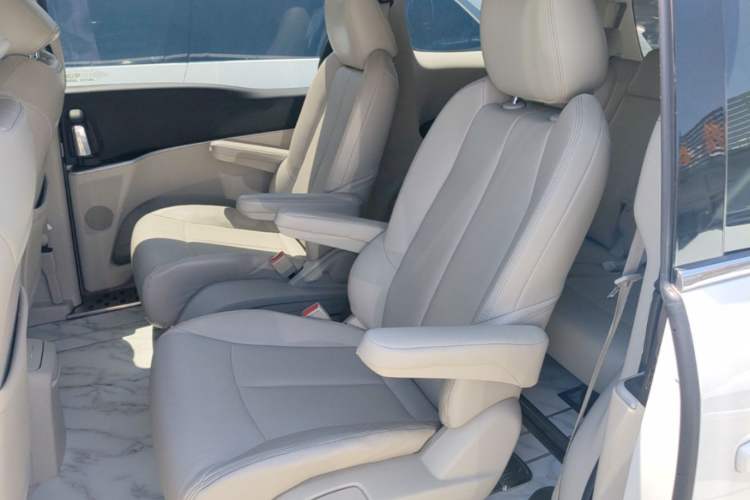 Used Buick GL8 2023 Land Executive Class Smart Enjoyment Model Left Rear Seat