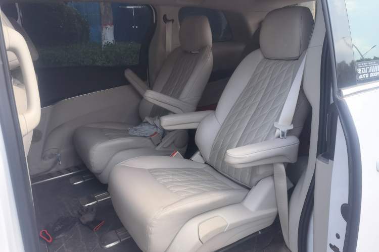 Used Buick GL8 2023 Land Executive Class Smart Enjoyment Model Left Rear Seat