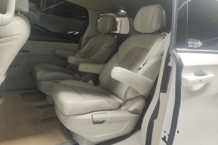 Used Buick GL8 2023 ES Lu Zun Comfort Model Left Rear Seat
