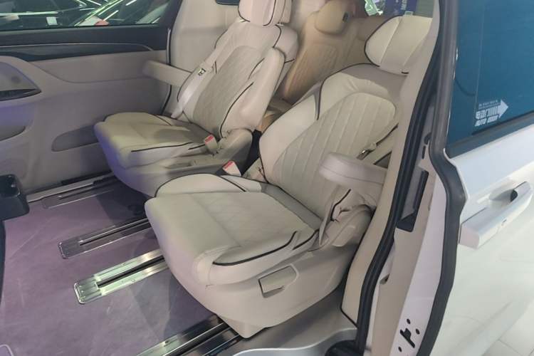 Used Buick GL8 2023 ES Lu Zun Comfort Model Left Rear Seat