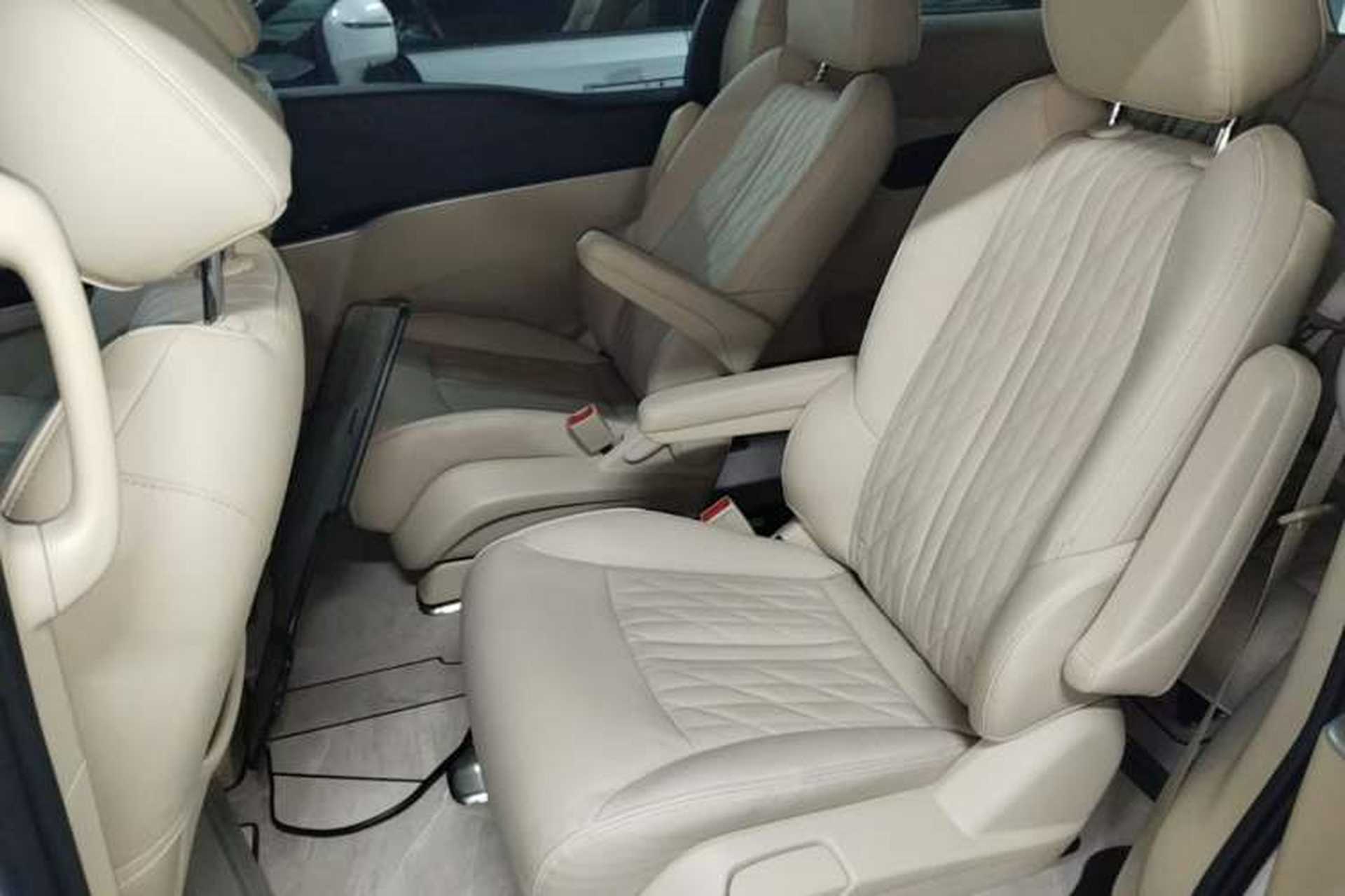 Used Buick GL8 2023 Facelifted Land Cruiser Executive Luxury Version Left Rear Seat