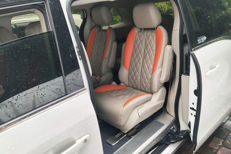 Used Buick GL8 2023 Land Executive Class Comfort Model Left Rear Seat